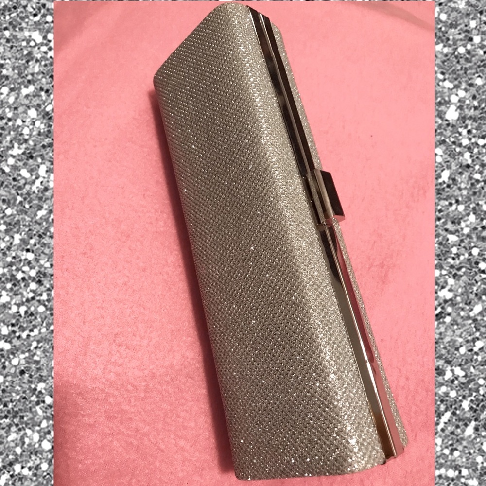 🇨🇦 NWOT Le Chateau Sparkly Silver Clutch